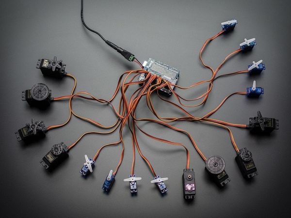 Adafruit 16 Kanal I2C PWM Servo Sürücü Shield